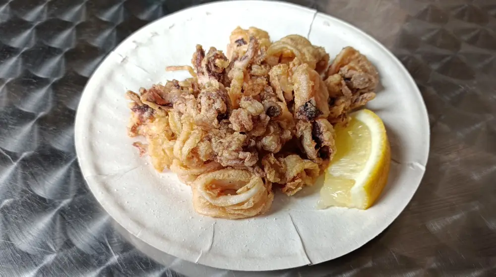 piatto di calamari fritti alla Friggitoria Carega Genova