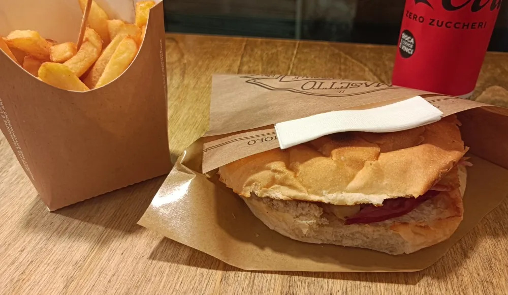 Il Masetto Hamburgeria Nazionale Genova panino Masetto con patatine e lattina di Coca Zero