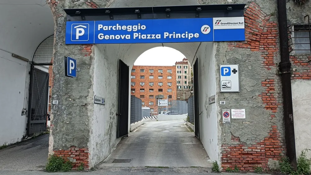 Genova ingresso parcheggio Piazza Principe FS